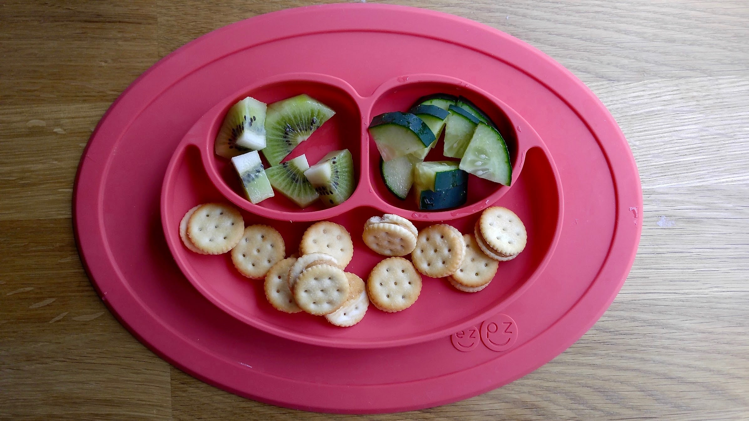 Food cubbies separate food for picky eaters